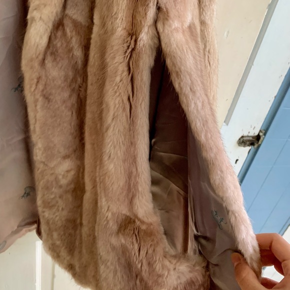 Fur cape made by FETTNER FURS - Picture 5 of 15